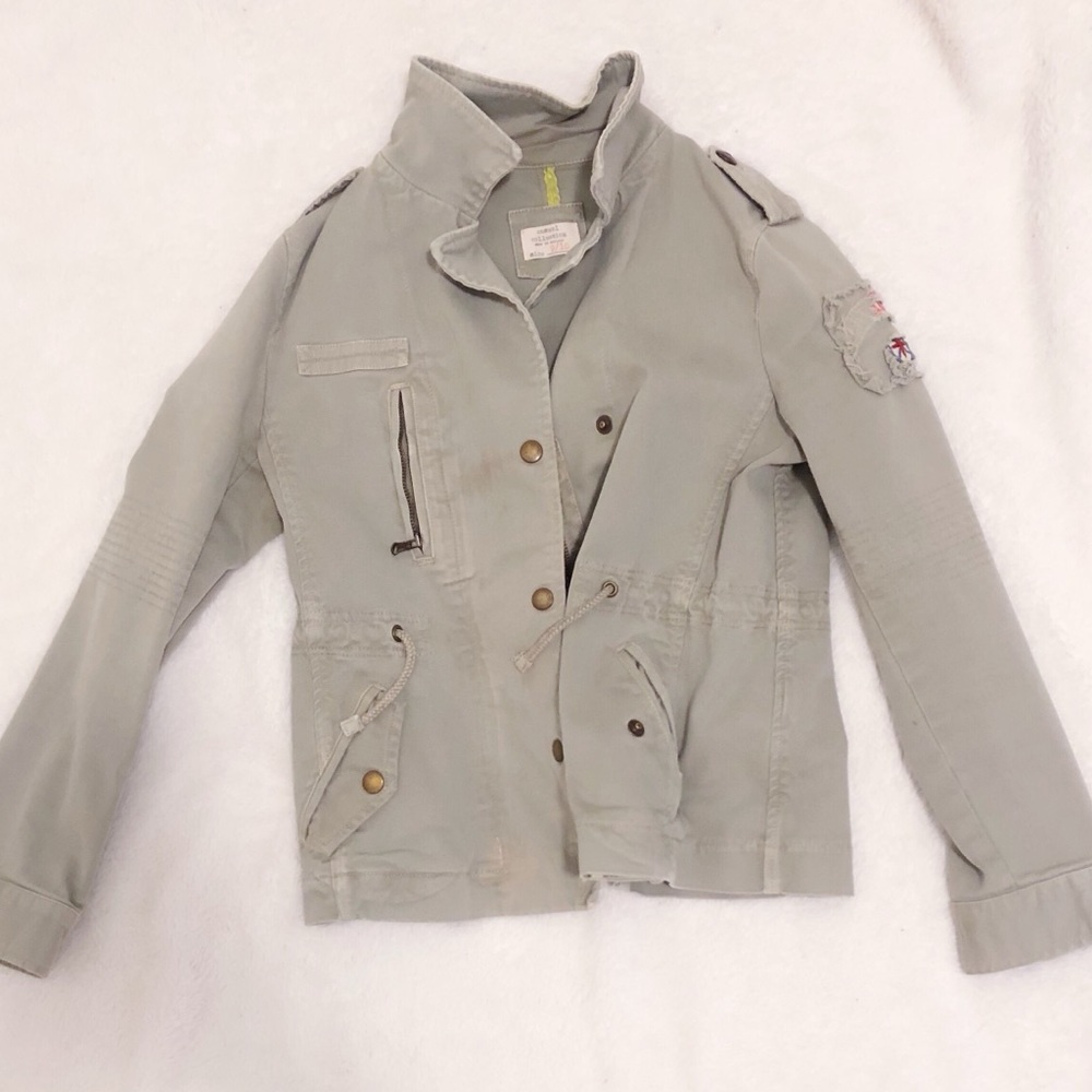 Light green jacket Zara: casual collection